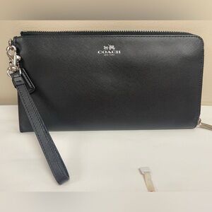 Coach crossgrain wristlet- minimally used. No scratches or tears.